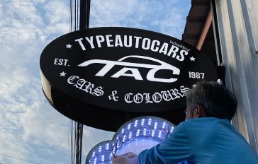 ป้ายกล่องไฟ " TYPE AUTO CARS "
